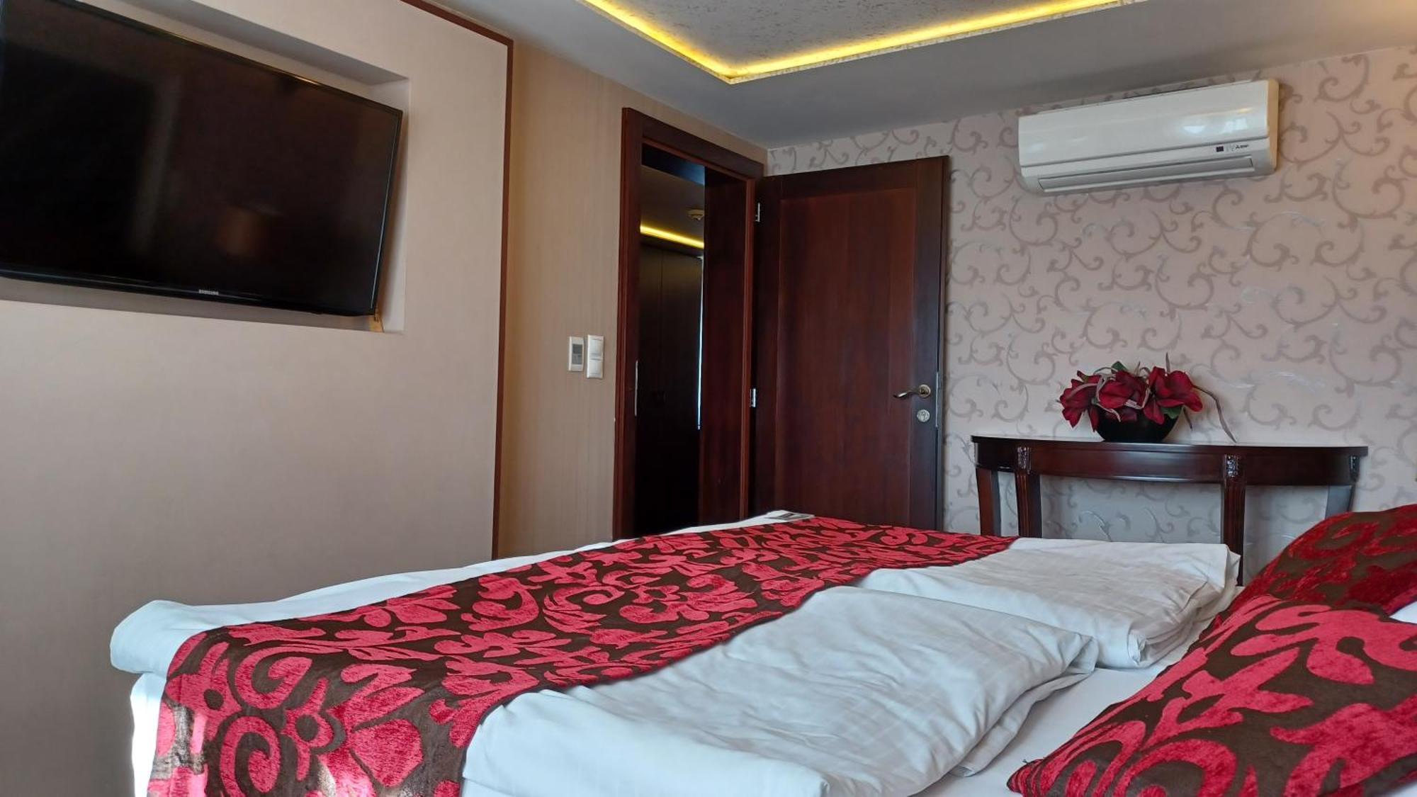 Hotel Dvorana การ์โลวีวารี ภายนอก รูปภาพ