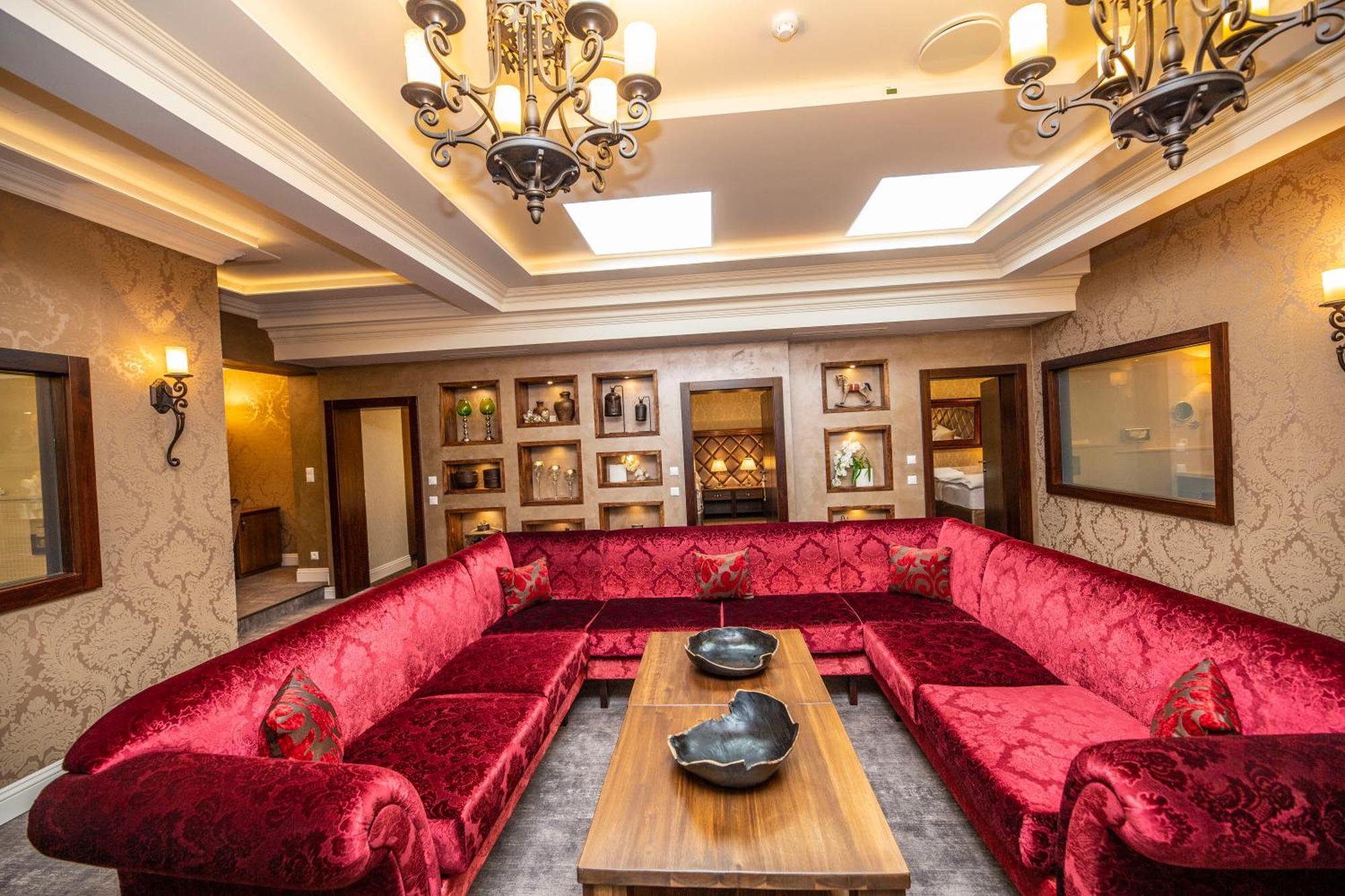 Hotel Dvorana การ์โลวีวารี ภายนอก รูปภาพ