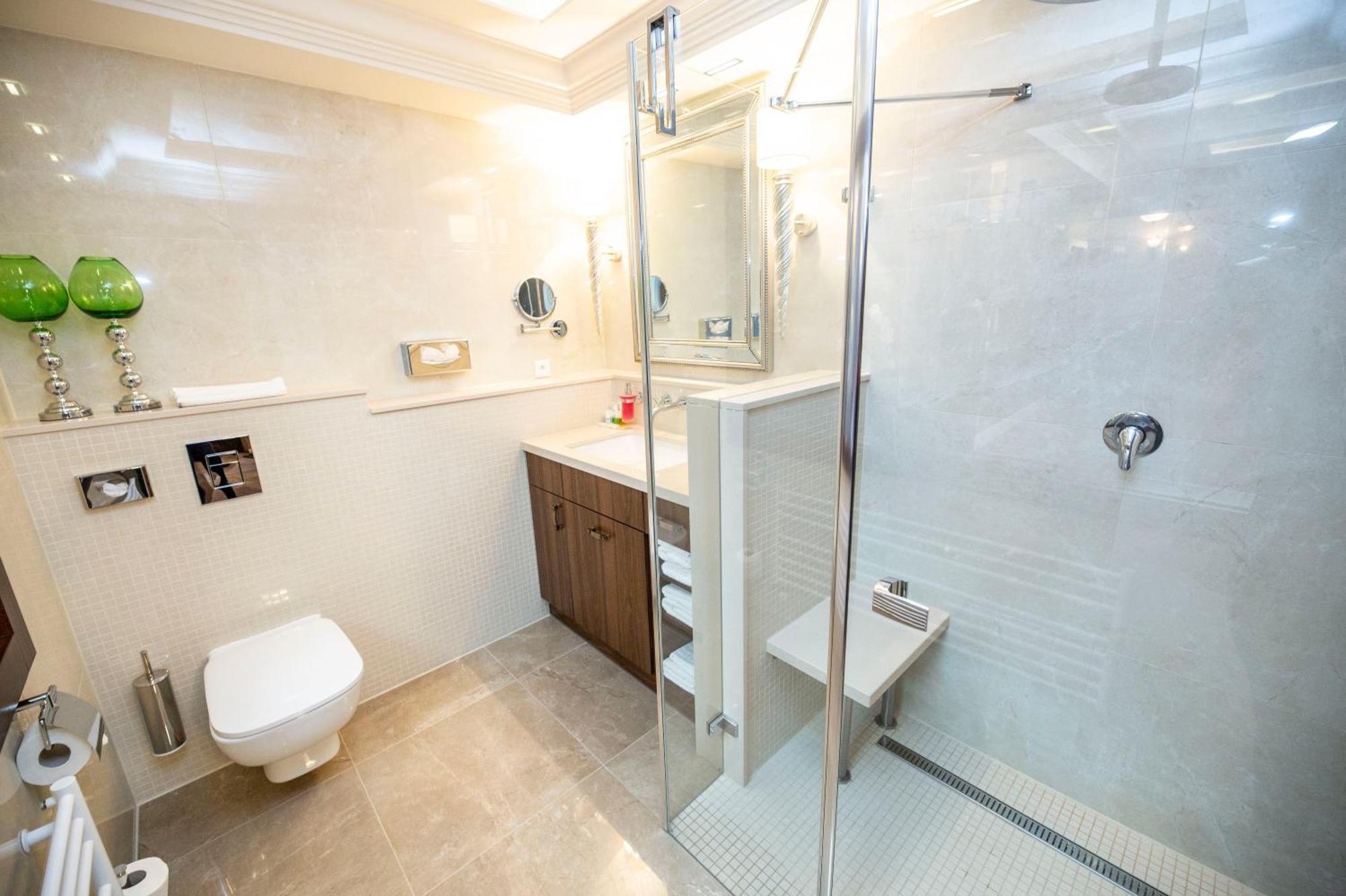 Hotel Dvorana การ์โลวีวารี ภายนอก รูปภาพ