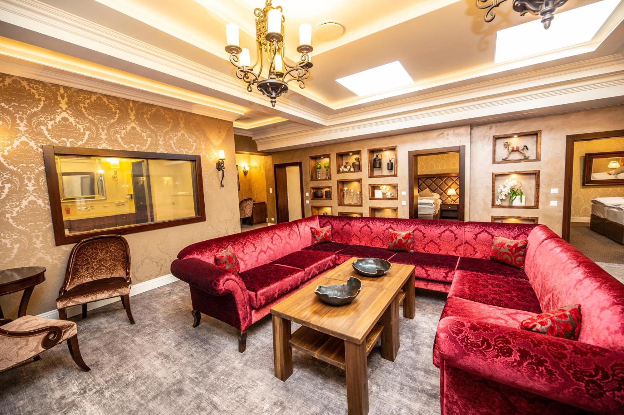 Hotel Dvorana การ์โลวีวารี ภายนอก รูปภาพ