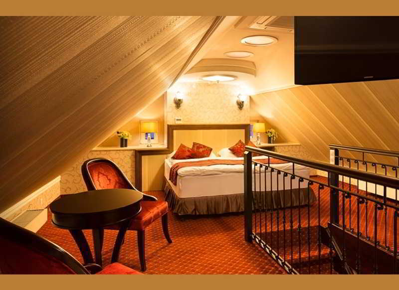 Hotel Dvorana การ์โลวีวารี ภายนอก รูปภาพ