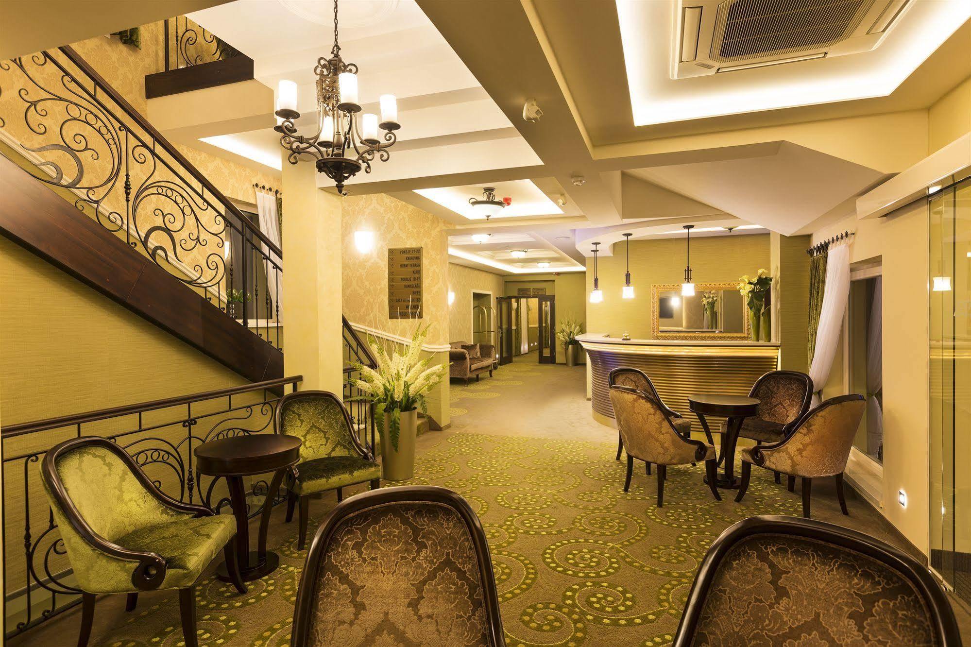 Hotel Dvorana การ์โลวีวารี ภายนอก รูปภาพ