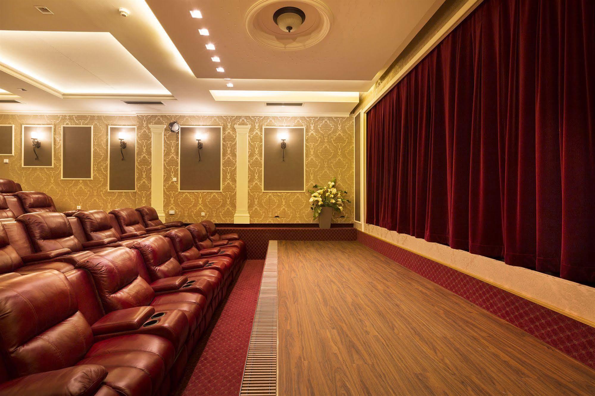 Hotel Dvorana การ์โลวีวารี ภายนอก รูปภาพ