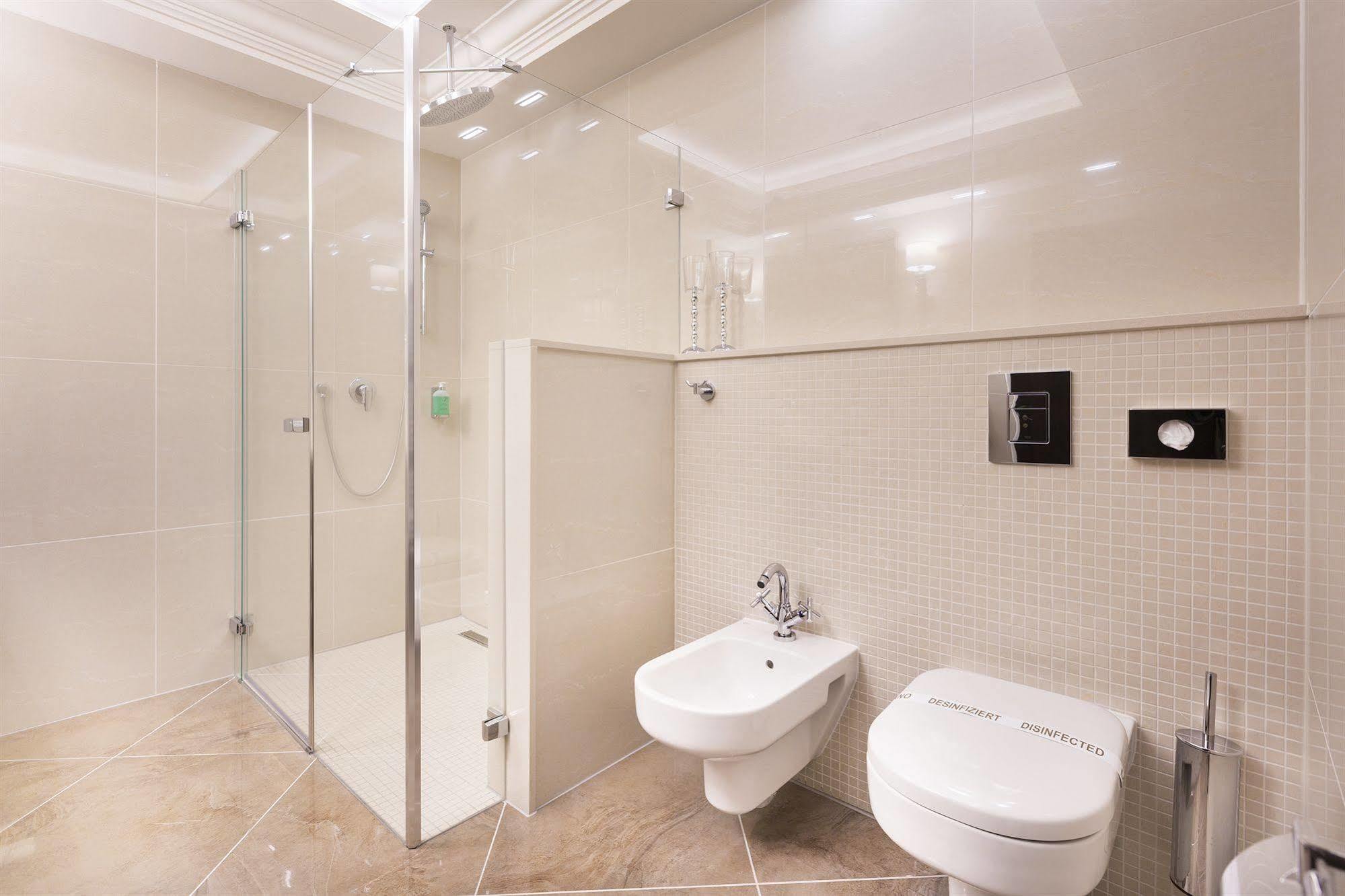 Hotel Dvorana การ์โลวีวารี ภายนอก รูปภาพ