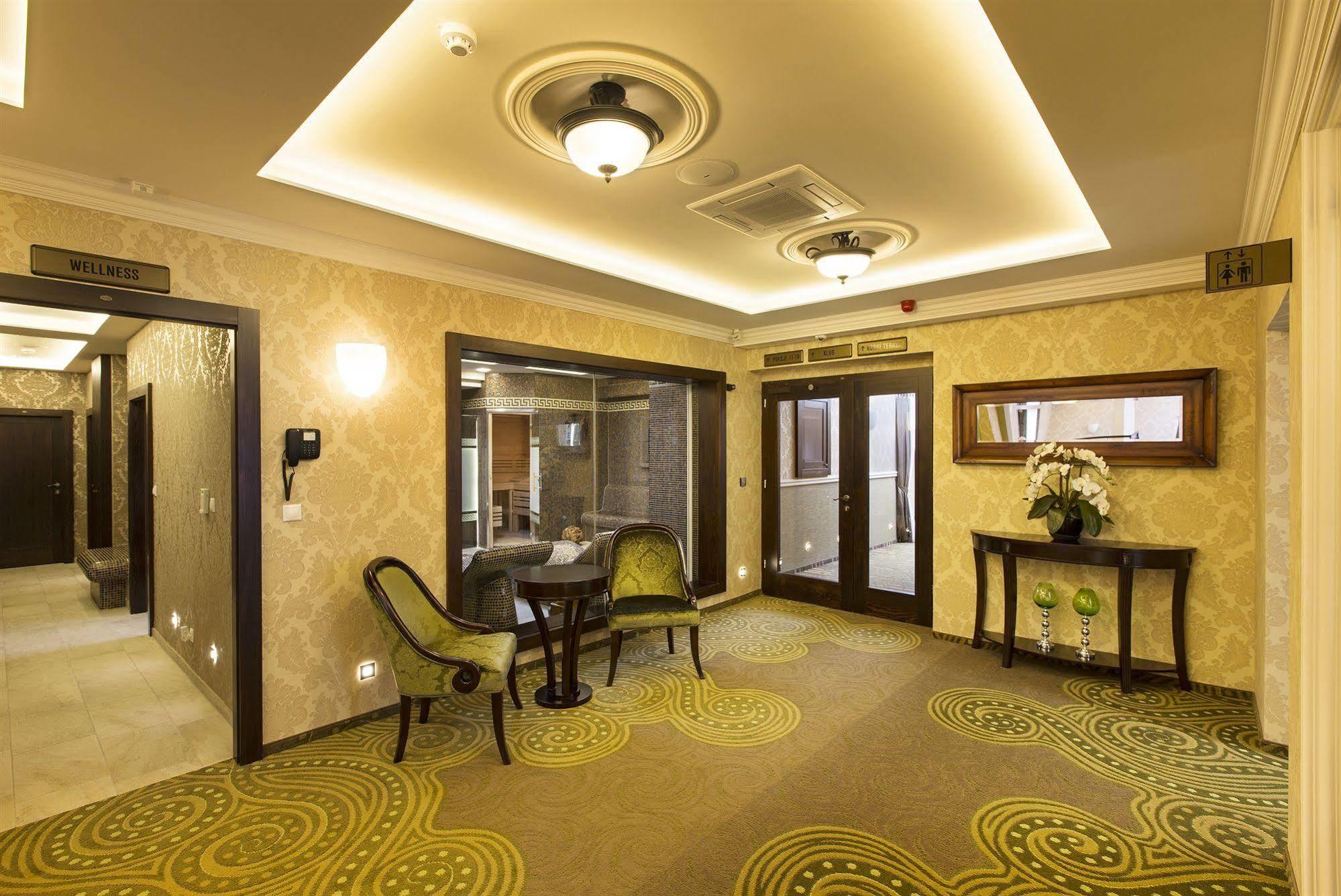 Hotel Dvorana การ์โลวีวารี ภายนอก รูปภาพ