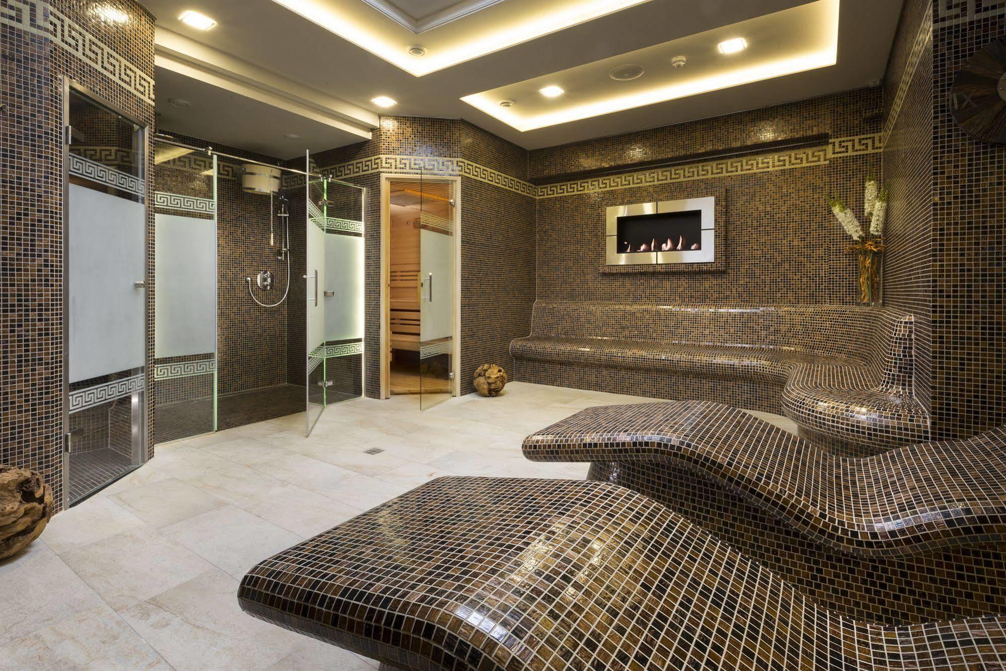 Hotel Dvorana การ์โลวีวารี ภายนอก รูปภาพ