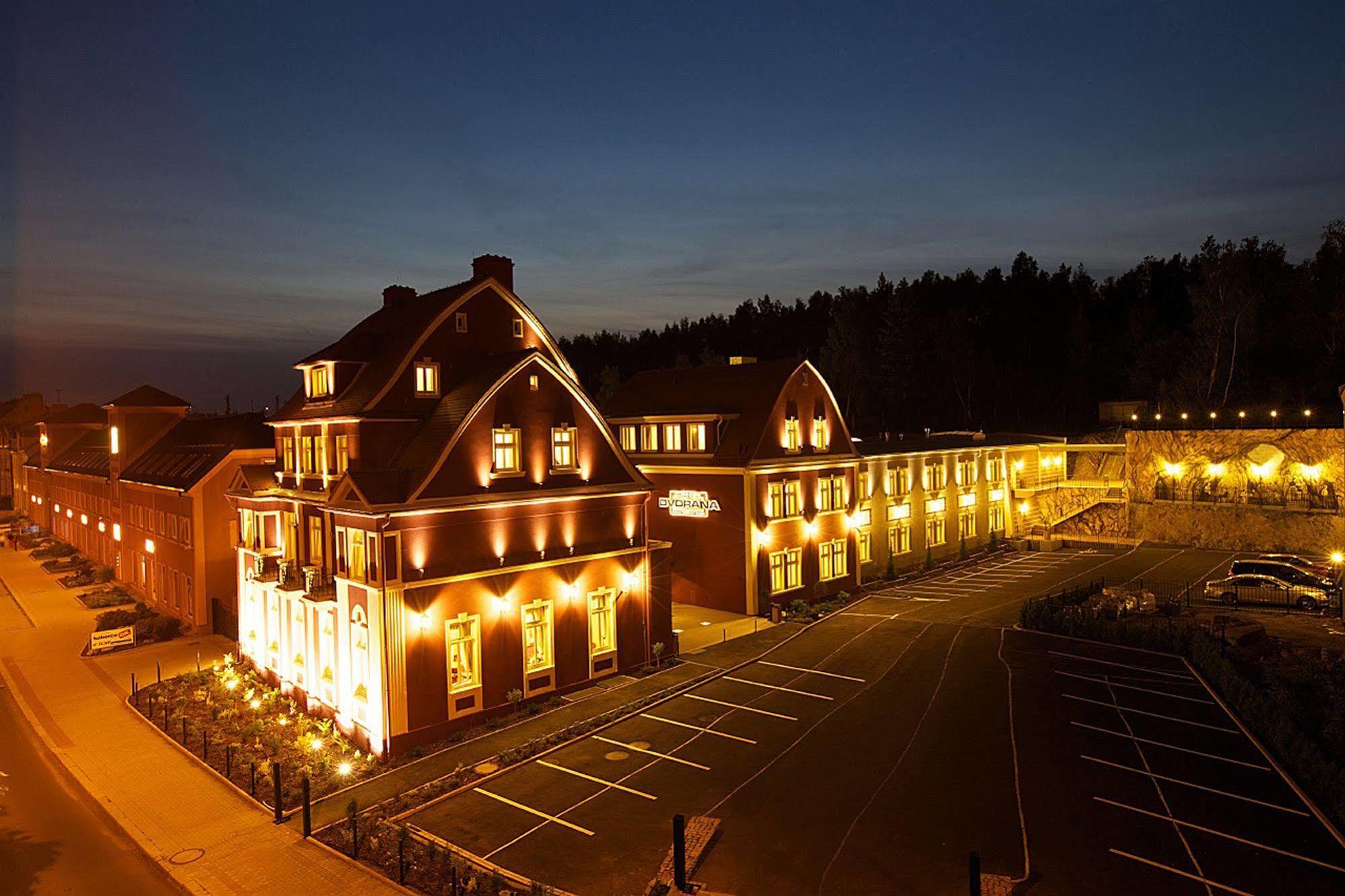 Hotel Dvorana การ์โลวีวารี ภายนอก รูปภาพ