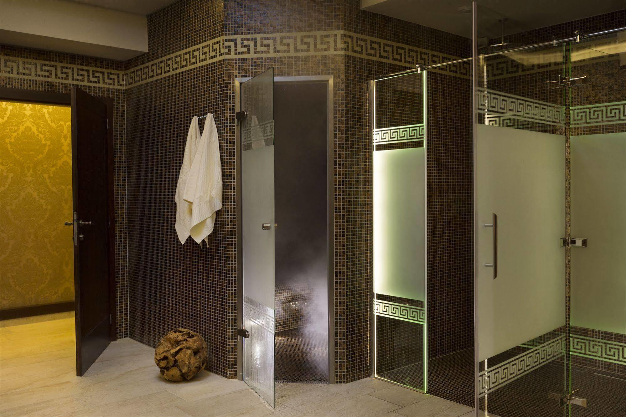 Hotel Dvorana การ์โลวีวารี ภายนอก รูปภาพ