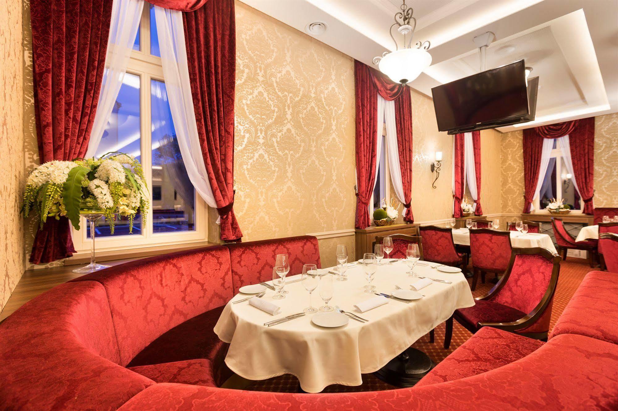 Hotel Dvorana การ์โลวีวารี ภายนอก รูปภาพ