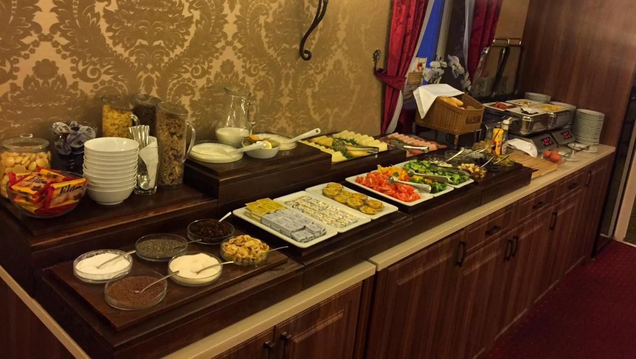 Hotel Dvorana การ์โลวีวารี ภายนอก รูปภาพ
