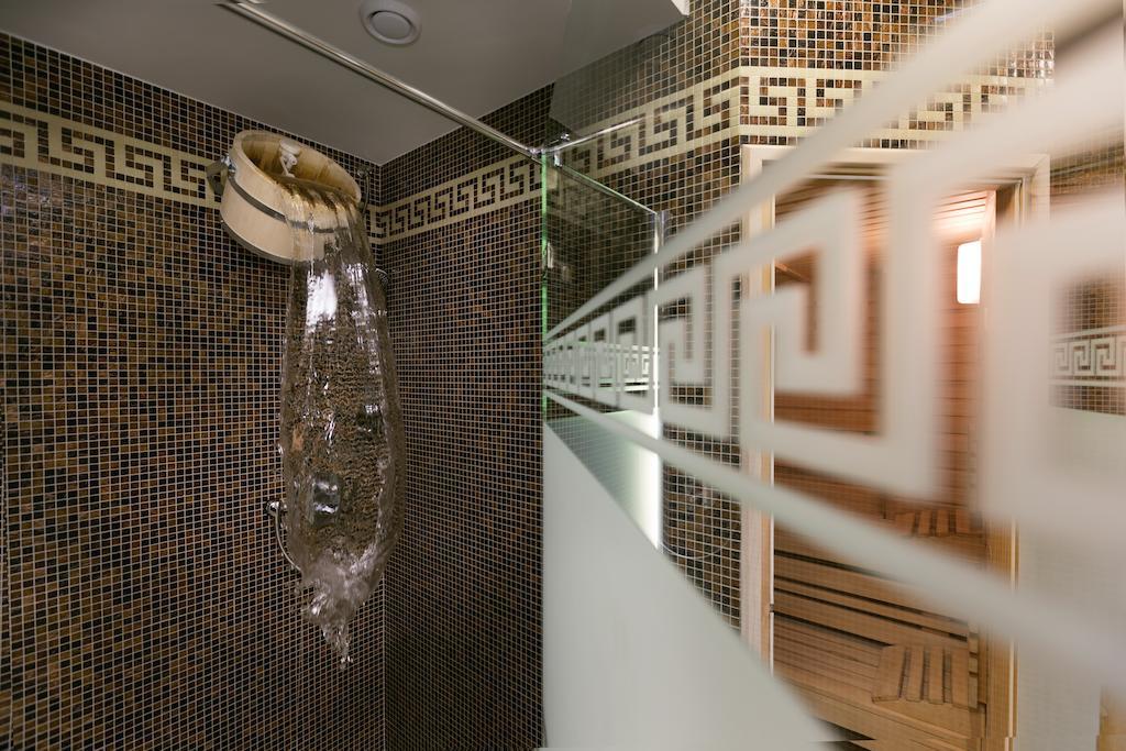 Hotel Dvorana การ์โลวีวารี ภายนอก รูปภาพ